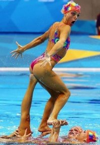 Молодцы они, конечно.
Но на фотки их всегда очень смешно смотреть, даже понимая, что они тяжело работают, чтобы добиться такого уровня