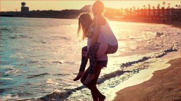 Девушки в купальниках