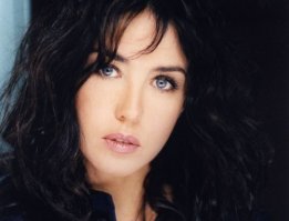 Ну на Марсо не очень, скорее уж на Изабель Аджани