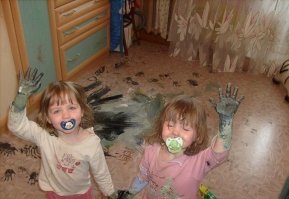 Ясно что жесть сам в детстве чугунок с сажей нашел.Но у меня вопрос вот эти детки не слишком взрослые для "пустышек" Или я от жизни отстал и сейчас дети с сосками лет до трех бегают?