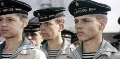 20 красивых актеров, которым идёт военная форма