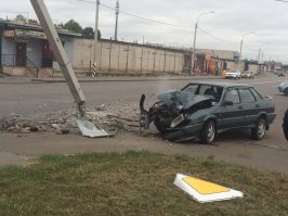 Плохо, что вообще не убрался, а отделался царапинами.... Синее мудло.