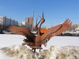 У меня недалеко от дома завод - "скульптурка". И на улице перед ним литые и кованые фигурки, зверюшки в основном (на фото ниже). Я, конечно, понимаю, что они уличные, сделаны погрубее, но так и делали их профессионалы и нет такого изящества и тонкой работы, как в посте у автора. Снимаю шляпу перед талантом
