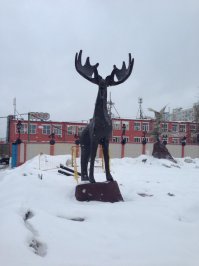 У меня недалеко от дома завод - "скульптурка". И на улице перед ним литые и кованые фигурки, зверюшки в основном (на фото ниже). Я, конечно, понимаю, что они уличные, сделаны погрубее, но так и делали их профессионалы и нет такого изящества и тонкой работы, как в посте у автора. Снимаю шляпу перед талантом