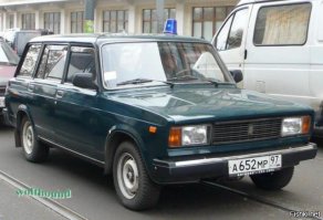 Я только немного поправлю... на фото не "синее ведерко", а реальная машина Фельдегерской службы. 
Номера и маяк как бы сами намекают... ))