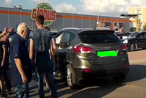 Вот ради интереса, специально посмотрел ещё раз картинку которую выложил изначально.
Приведу её фрагмент:
Где тут "не видно повреждений" ?!!!
Вот скажите - вы реально не видите ?!!!

С таким кхм... "подходом", ЛЮБОЙ материал снятый без масштабной линейки будет подвергнут вами обструкции...