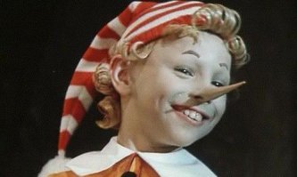 похожа, улыбкой и глазами вроде