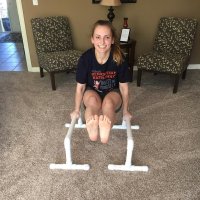 Тут недоработка, брусья надо делать жесткими между собой, а то качнёт её в сторону и вывих ключицы, перелом в запястье, про сломанные пальцы молчу:)