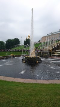 Петергоф (дворцово-парковый ансамбль)