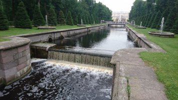 Петергоф (дворцово-парковый ансамбль)
