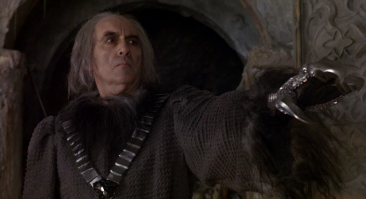 Еще помню в году так в 90 смотрел в кинотеатрах "Мио мой Мио". До сих пор помню рыцаря Като:) А вот, что там игра Кристиан Бейл узнал относительно недавно. Шикарный фильм для детей! Жалко, что так быстро летит время....:)