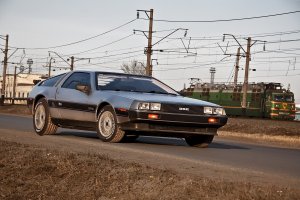 Новый DeLorean DMC-12 в штатах  $57,500.
Полностю оригинальный, из нержавейки, не гниёт и почти не ломается. из 9к  до сих пор бегает 6.5 к  что не слабая статистика