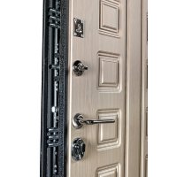 Ну что сказать ?
В то время  врегионах, в банковских хранилищах сберебанка  таких дверей небыло что щас на квартиры ставят.. по две. А  чёрного воронка подъехавшего к подъезду боялись куда меньше чем  щас  подъехавшего наряда полиции.
О чём ещё можно говорить ?