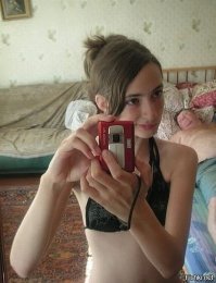 Судя по ее лицу что то ей не по нраву