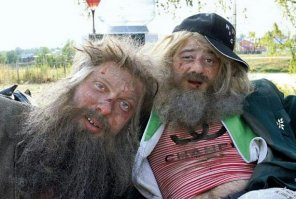 Деревня из мусора и бутылок, построенная очень упорной бабушкой