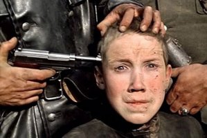 Ни оскара, ни глобуса. Снимается в сериалах.