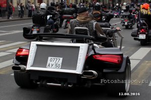 Я думал он сзади плазму повесил, чтоб пасанам клипы крутить в дороге