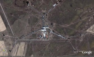 Воркута. непонятное сооружение в тундре.