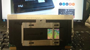 На бывшей работе такой валялся, подарил, когда увольнялся, рука не поднялась выкинуть, ещё переходник был на сокетовый проц для слотовой материнки)