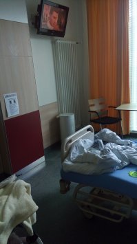 Что за бред ты несешь?
Почитай что такое патриотизм. То что несешь ты-это "хоть ссы в глаза все божья роса". Патриотизм -это не отсутствие мозгов способности анализировать и восприятия объективной реальности.
Что тебе дадут мои доказательства? 
Ну на если полегчает.
Муж сейчас лежит в больнице. Совершенно обычная районная клиника, город меньше 100 тыщ. населения. Обычная стандартная палата на одного, без всякого вип, "добровольной благотворительности" и т.д.
Могу много чего и рассказать и сравнить. На нафига? Кто хочет жить в мире розовых единорогов-да на здоровье.