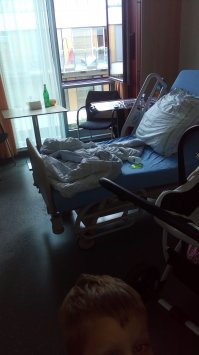 Что за бред ты несешь?
Почитай что такое патриотизм. То что несешь ты-это "хоть ссы в глаза все божья роса". Патриотизм -это не отсутствие мозгов способности анализировать и восприятия объективной реальности.
Что тебе дадут мои доказательства? 
Ну на если полегчает.
Муж сейчас лежит в больнице. Совершенно обычная районная клиника, город меньше 100 тыщ. населения. Обычная стандартная палата на одного, без всякого вип, "добровольной благотворительности" и т.д.
Могу много чего и рассказать и сравнить. На нафига? Кто хочет жить в мире розовых единорогов-да на здоровье.