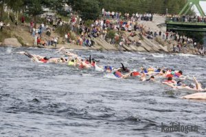 Ежегодный сплав на надувных женщинах через Лосевские Пороги, Карельский перешеек.