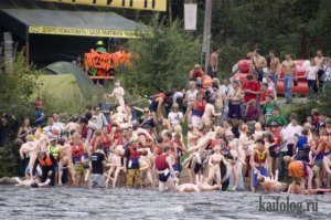 Ежегодный сплав на надувных женщинах через Лосевские Пороги, Карельский перешеек.