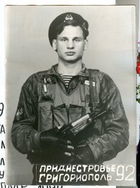 И всё таки не фонтан автомат, в окопах с ним не посидишь, четыре рожка подряд и пули падают рядом и тд и тп