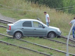 Грузовик Mercedes-Benz Unimog для езды по рельсам