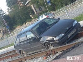 Грузовик Mercedes-Benz Unimog для езды по рельсам