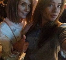 вроде особо не сложно отличить.одна чуть взбаломутила мой мозг,так как если вот на этой слева мама,то я в шоке.