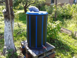 Сделали и сделали, зачем оправдываться. Молодец! Критиковать всегда легче и проще, чем оторвать одно место от дивана и что-то смастерить. Я, кстати, ленту не стал использовать - труба ПВХ 20 мм.  и отверстия 3 мм. к каждому корню. Напора хватает. Бабушка счастлива! Это самое главное!