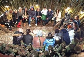 Племя дегенератов

Местоположение: Россия
Снято в 2016 году