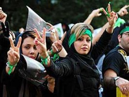 Это женщины Ирана...в 70-е!.... и сейчас. 
Религия  страшная! сила.  Хм.. видимо этим кончается гос. программа - "Церкви пешеходной доступности"....последнее фото уже! Россия...  а как похоже!