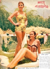 Это женщины Ирана...в 70-е!.... и сейчас. 
Религия  страшная! сила.  Хм.. видимо этим кончается гос. программа - "Церкви пешеходной доступности"....последнее фото уже! Россия...  а как похоже!