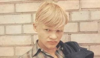 Серебярков  мужик !! Его как-то спросили в недавнем интервью про его роли в кино и сериалах ,на что он ответил для него работа в кино  это всего лишь средство заработка  денег ,всё отстаньте ! Короче не любитель травить байки как другие актеры рассказывают,что  кино это непосильный труд )))) А он в детстве уже с такими с такими легендами Советского  Экрана снимался , что Безруковы ,Мироновы ,Машковы нервно курили в сторонке (хотя тоже отличные в своем деле актеры )!!!