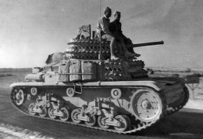 еще фотки итальянцев в С.Африке)
Фиат ансальдо м13/40 20-го мехкорпуса. 1 января 1942г.