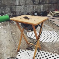 Нормальный такой бытовой раскроичный столик.