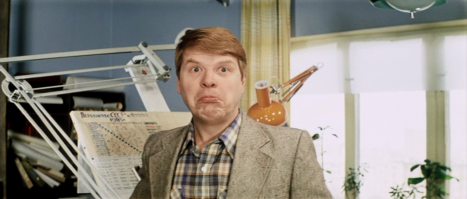 Почему-то вспомнилось: "Вчера друг из деревни приехал, Заночевали в доме колхозника... не успел переодеться..."