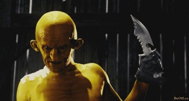 Да не.. Он просто фанат холодея из фильма "город грехов" ))