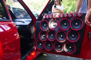 Включил такой музычку погромче...и поехал...