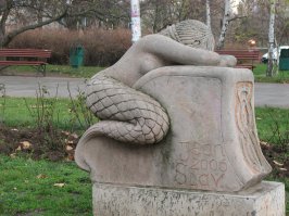 Та, которая только с хвостом.