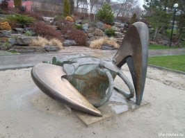 Не только за бугром есть интересные скульптуры. Вот,  только некоторые, все расположены в одном из южных городов России
