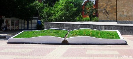 Не только за бугром есть интересные скульптуры. Вот,  только некоторые, все расположены в одном из южных городов России