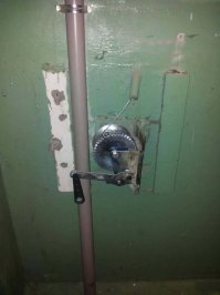 НЕ,ну по крайне мере трос и лебёдка для поднятия или опускания лифта новые.А интернетчикам по ......как разводку витой пары делать.