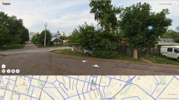 Вид перекрестка со стороны тетки.
Там даже нет места для установки знака "уступи дорогу".
Х.з. где он там стоит.
(вернее место есть - это пятачок прям рядом с пересечением, но столба со знаком там точно нету - это даже на видео видно)