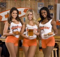 К слову, есть такое заведение, как "Hooters" - у них получается отличная курица - с хрустящей корочкой, но сочным нутром. И аппетитные официантки. :)



Это их реальная фирменная одежда.