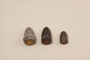 А вот и пульки. Я так понимаю разрядить сей агрегат можно только отстреляв весь боезапас, либо сняв цепь. В противном случае оружие всегда заряжено - не есть гуд.