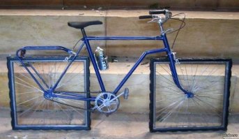 Глядя на эту фотку, вспомнил армейскую поговорку: "В армии круглое таскают, квадратное катают"