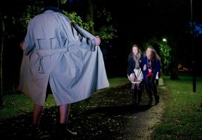 Ленивый эксгибиционист не бегает по лесу в поисках "кому бы показать", а просто живет теперь в стеклянном доме. 

Кстати, не разглядел, туалет, унитаз и канализационная труба там тоже прозрачные?